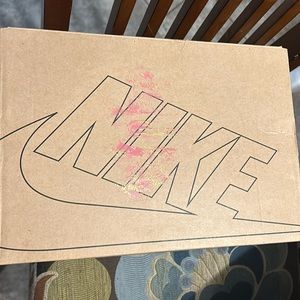 Size 6.5 Youth Nike Kyrie Flytrap III SE (GS)